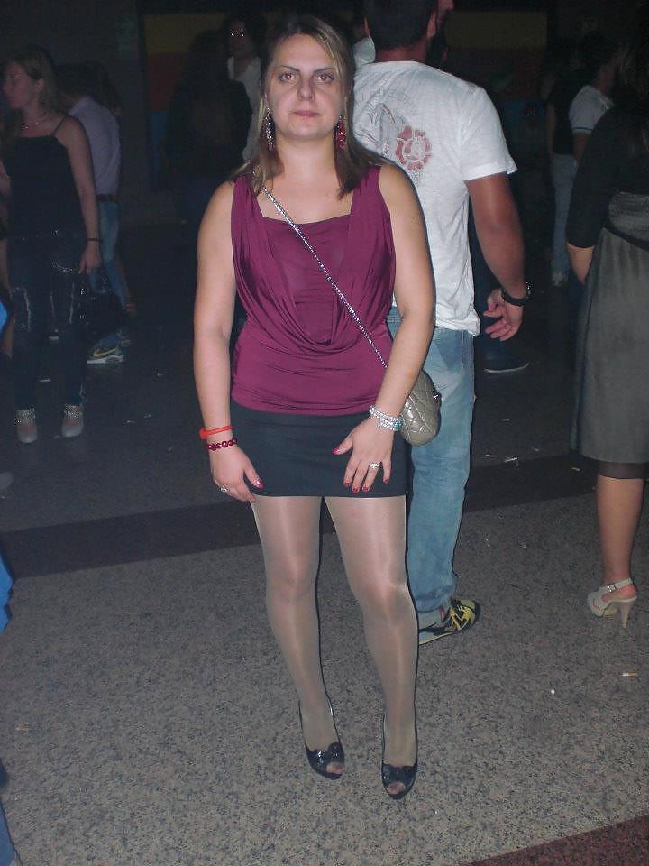 25P Teen Girls, Young Ladies and Matures in Pantyhose