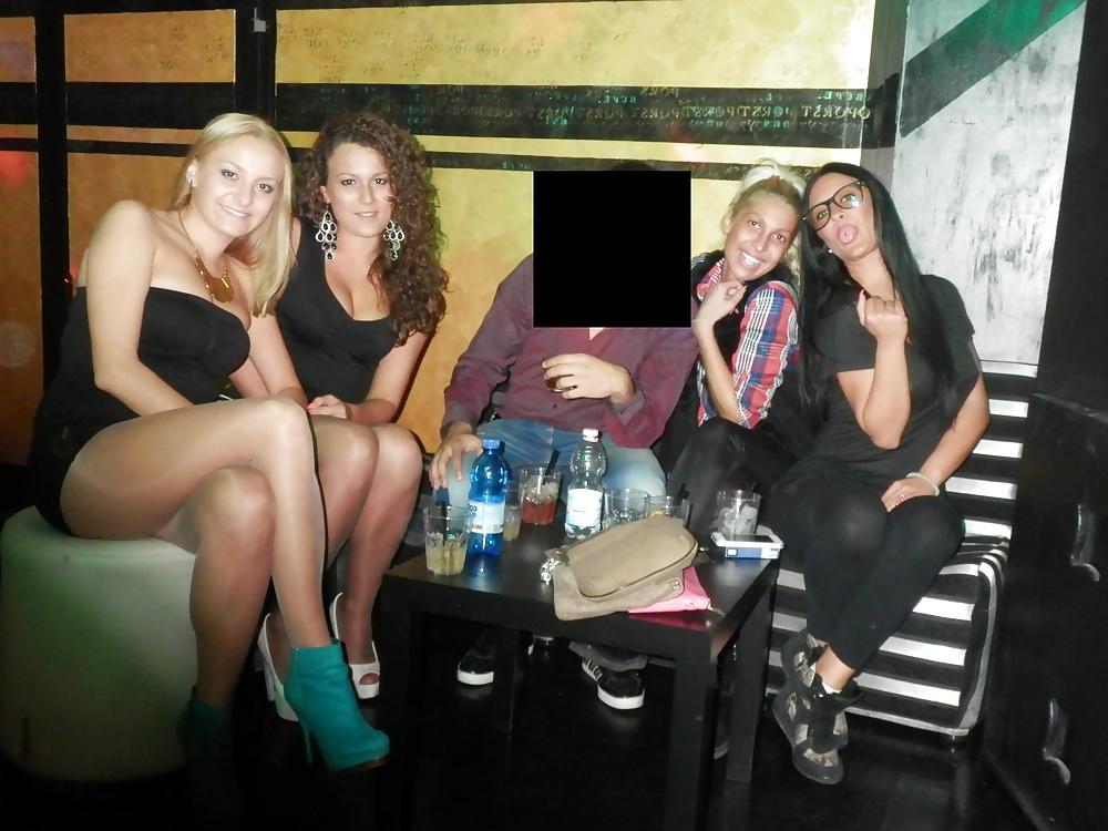 25P Teen Girls, Young Ladies and Matures in Pantyhose