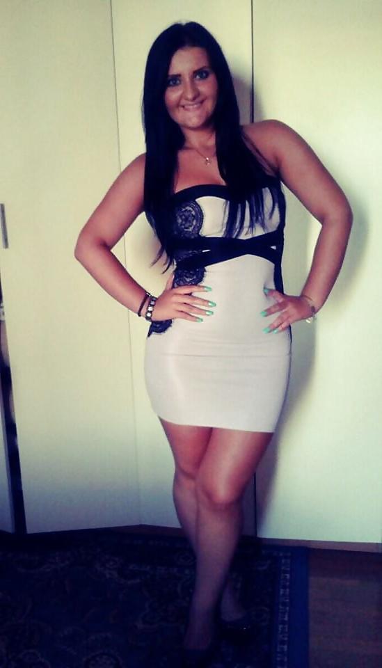 25P Teen Girls, Young Ladies and Matures in Pantyhose
