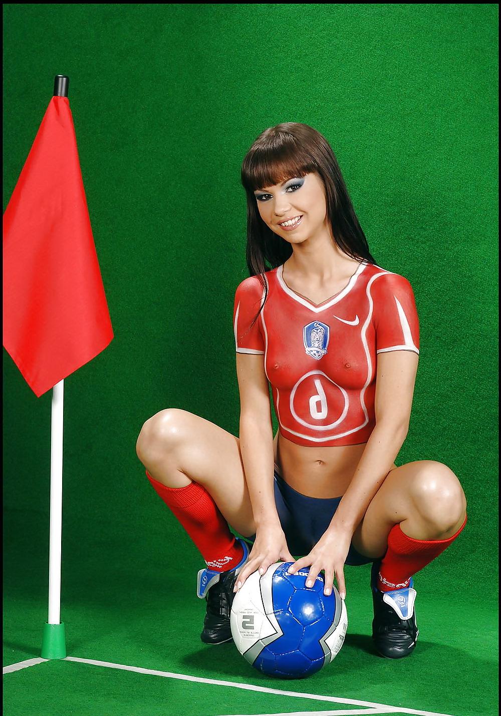 19P Body Painting Football