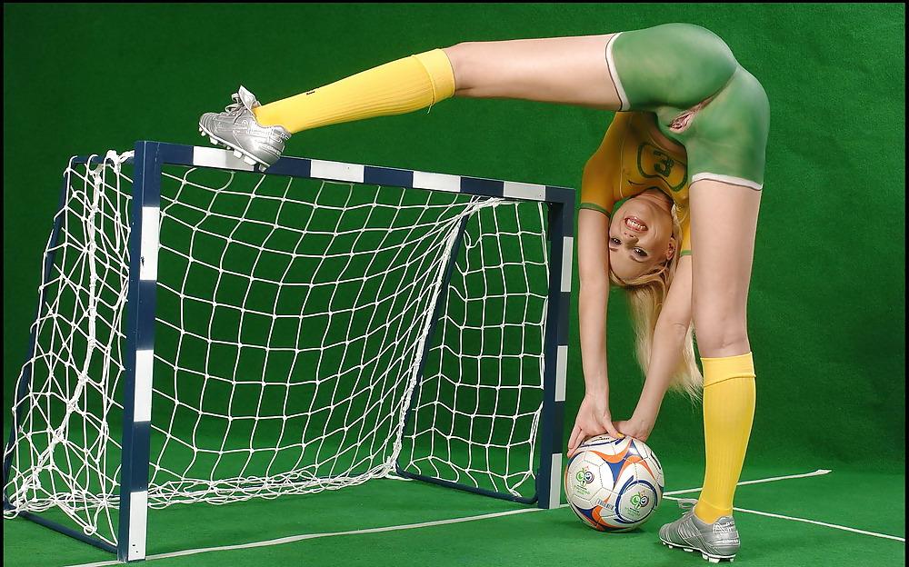 19P Body Painting Football