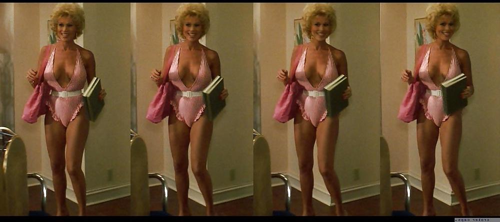 25P Leslie Easterbrook Tits and Ass (Wet T-Shirt)