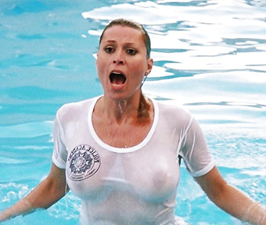 25P Leslie Easterbrook Tits and Ass (Wet T-Shirt)