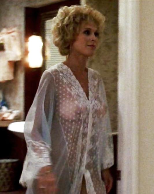25P Leslie Easterbrook Tits and Ass (Wet T-Shirt)
