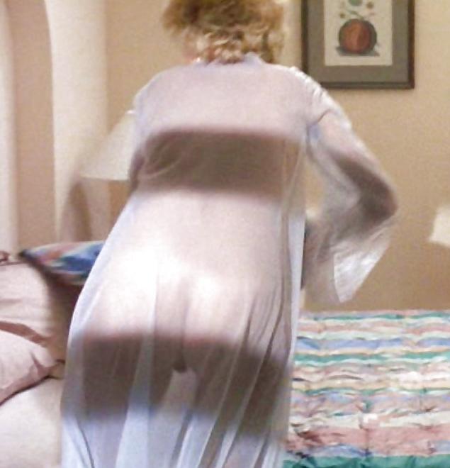 25P Leslie Easterbrook Tits and Ass (Wet T-Shirt)