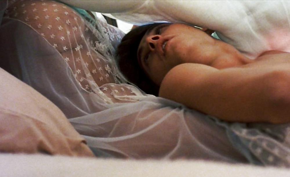 25P Leslie Easterbrook Tits and Ass (Wet T-Shirt)