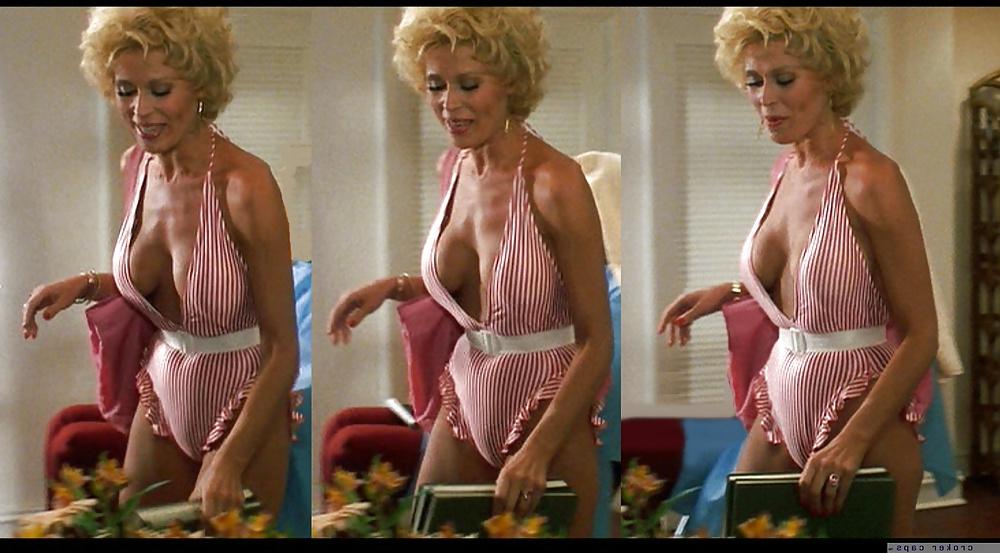 25P Leslie Easterbrook Tits and Ass (Wet T-Shirt)