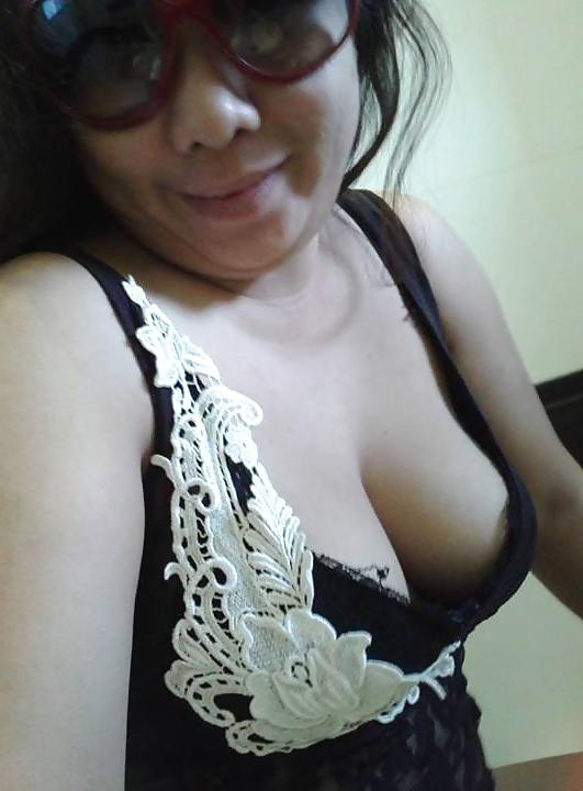 20P HOT MOMS PINAY