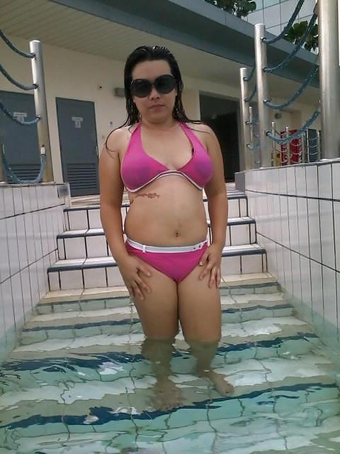 20P HOT MOMS PINAY
