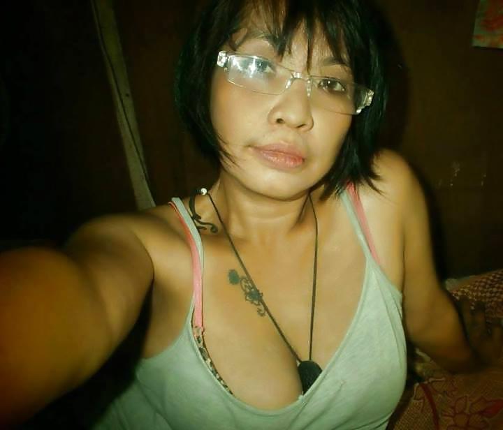 20P HOT MOMS PINAY