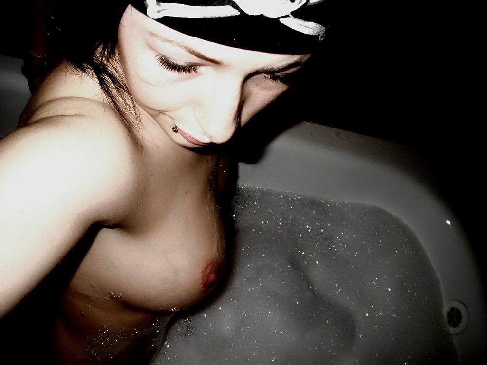25P Emo-Teen macht auf Pirat