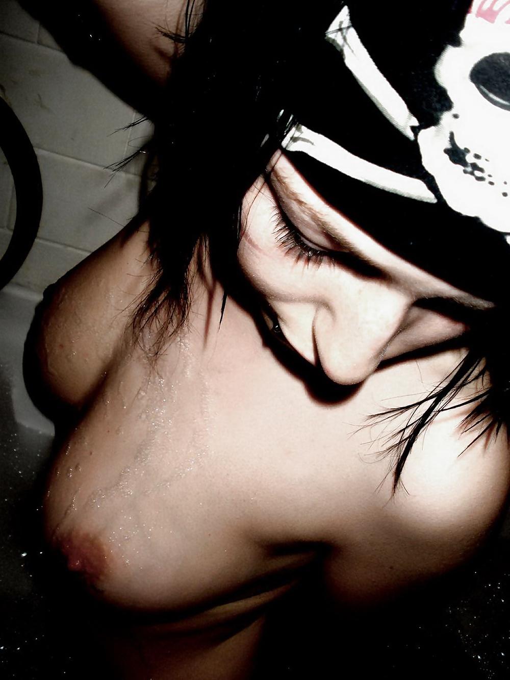 25P Emo-Teen macht auf Pirat