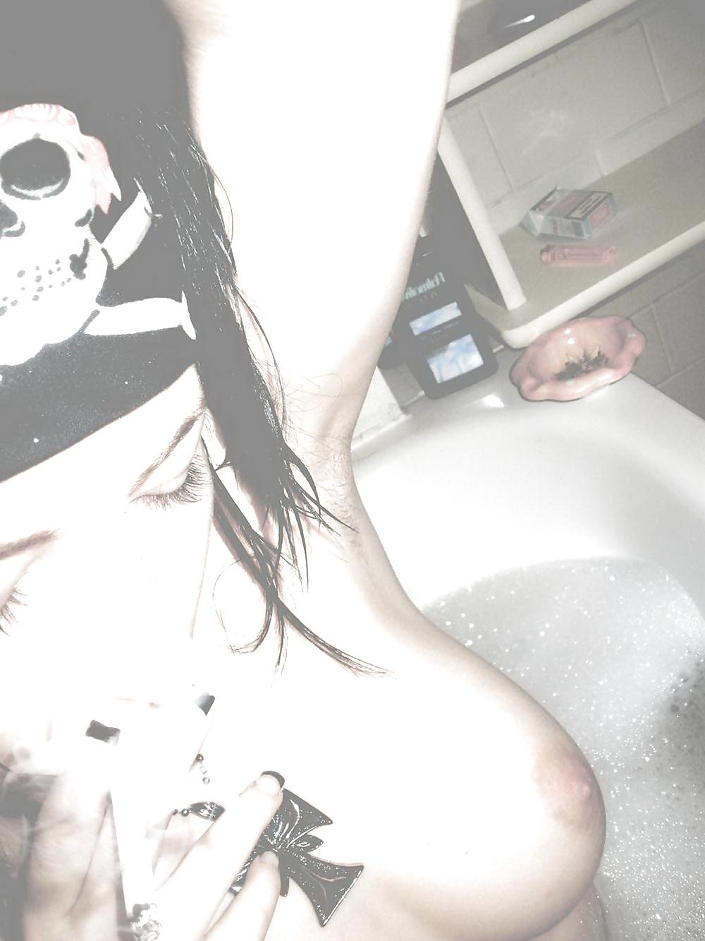 25P Emo-Teen macht auf Pirat