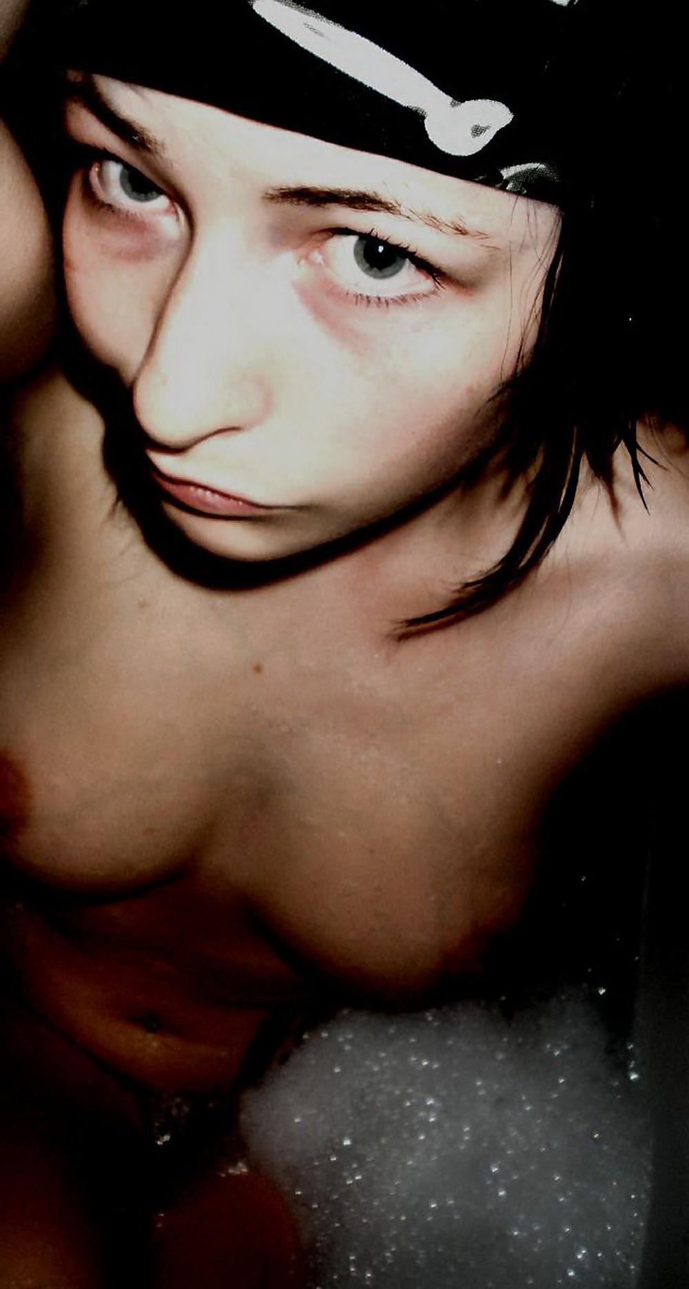 25P Emo-Teen macht auf Pirat