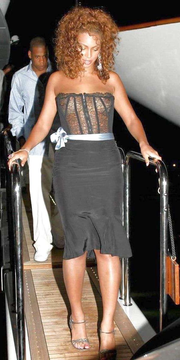 25P Celebrities Nude Nip 17