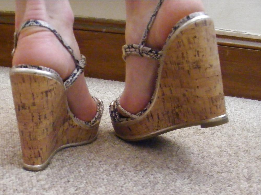 24P Skinny crossdresser strips