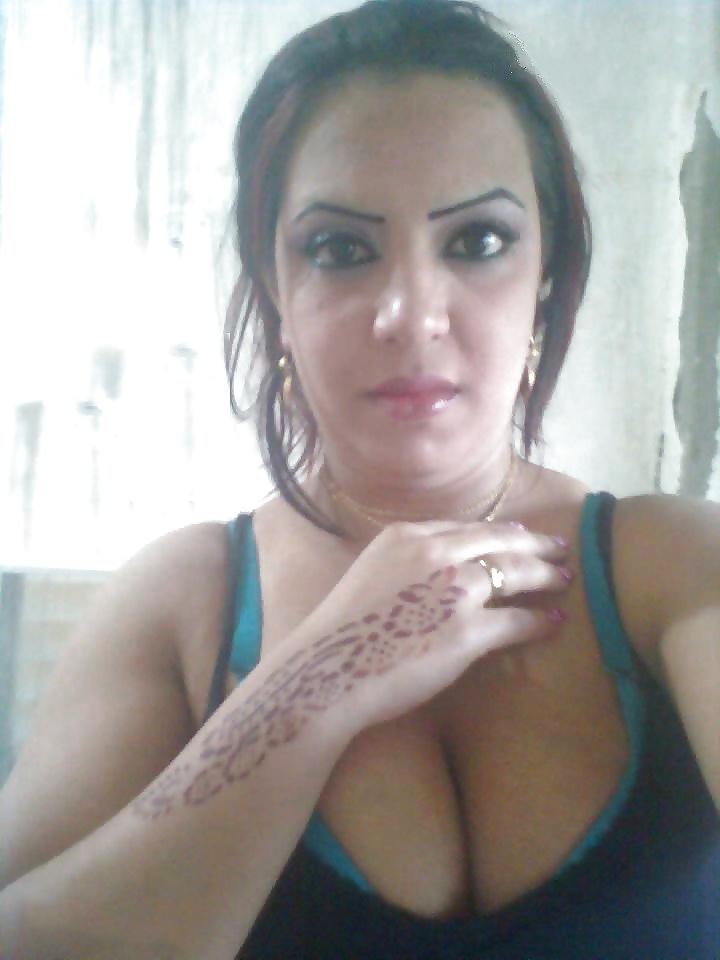 10P Good morning fans with arab bride