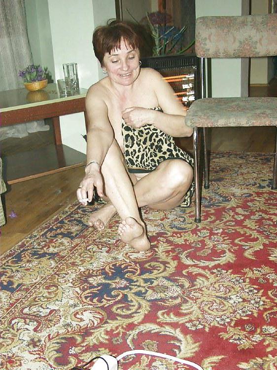 25P Mature Hairy Mom