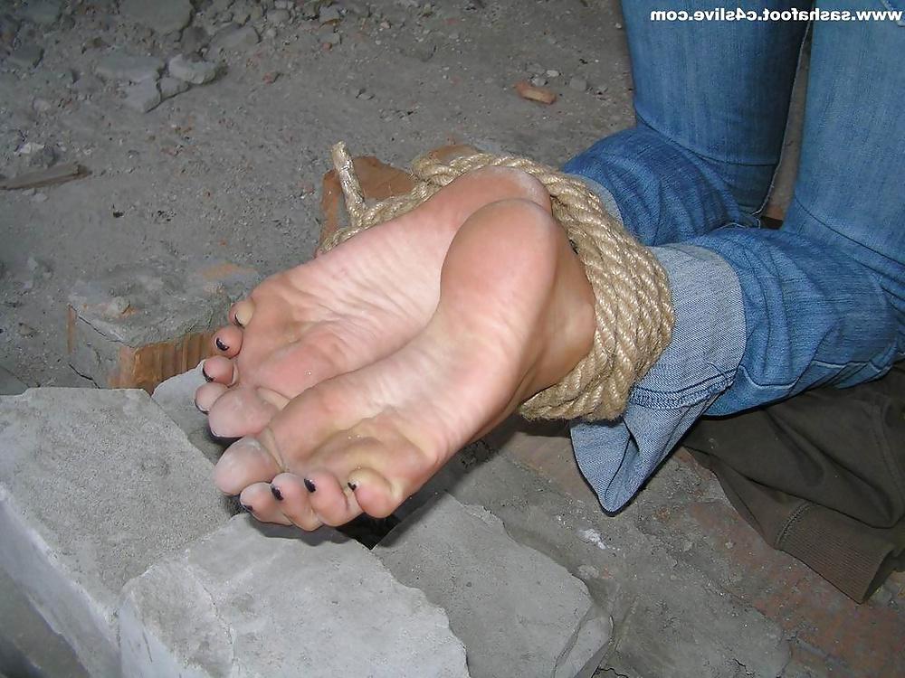11P Foot Bondage Street