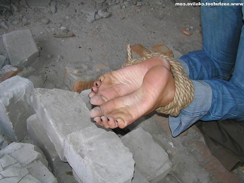 11P Foot Bondage Street