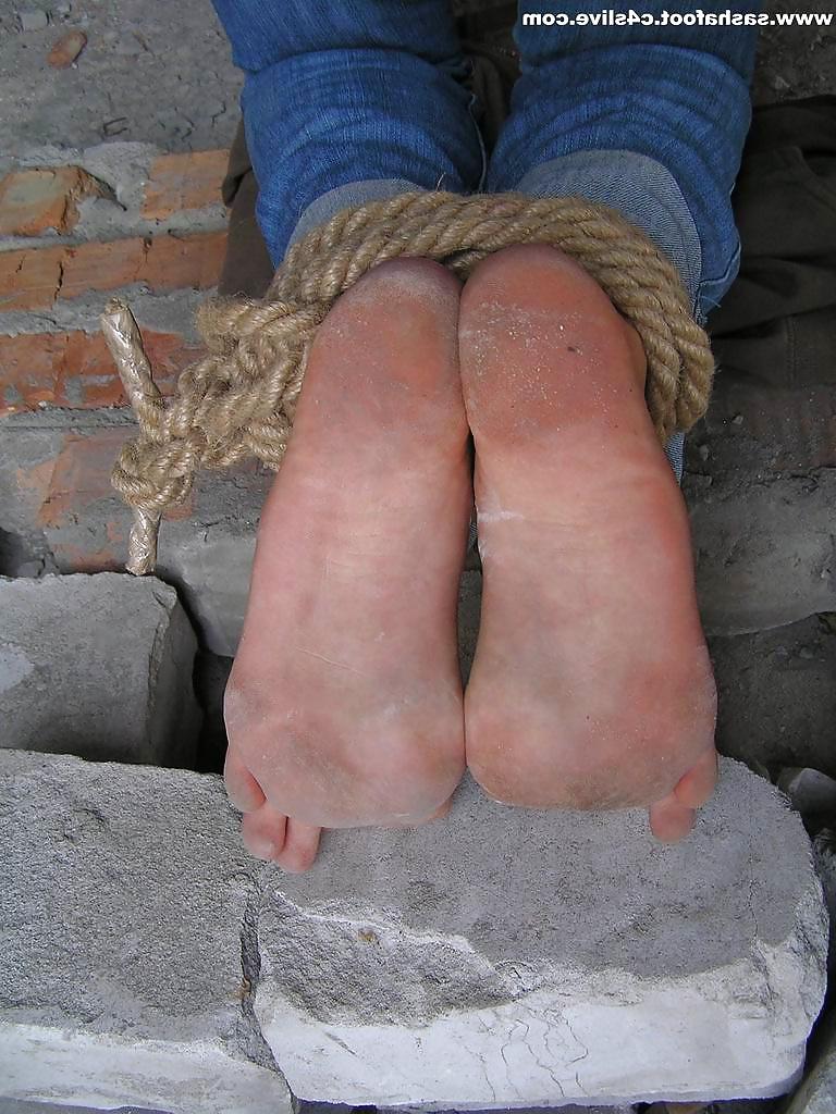 11P Foot Bondage Street
