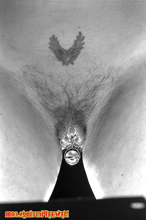 25P Donne con piercing e tattoo