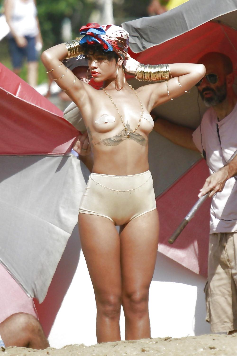 25P Celebrities Upskirt pussy #2