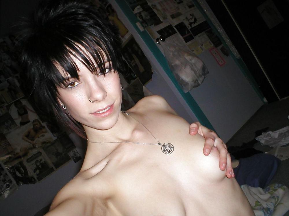 20P EMO HOTTIE