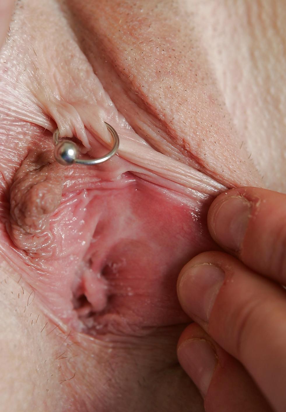 25P Sexy pierced clitorises
