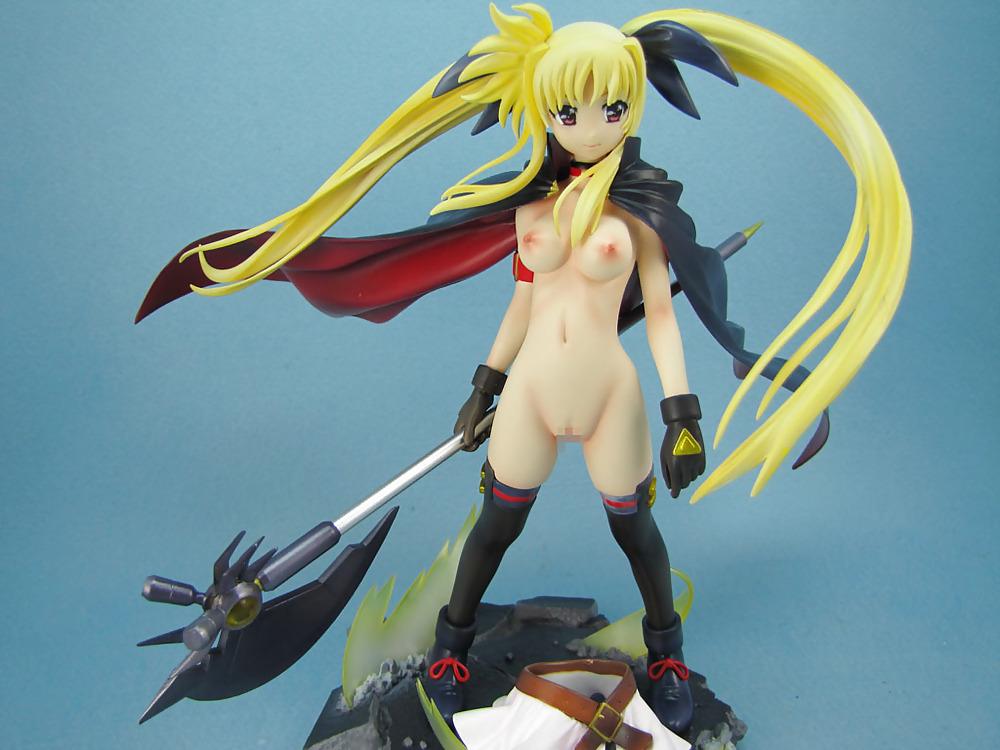 25P Erotic figure