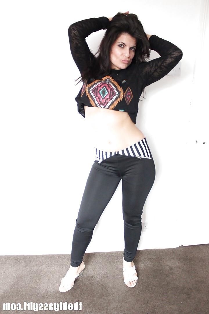 5P BIG BOOTY BRUNETTE LATINA SPANDEX ASS ROUND BUTT