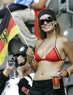 25P Sexy Football Girls