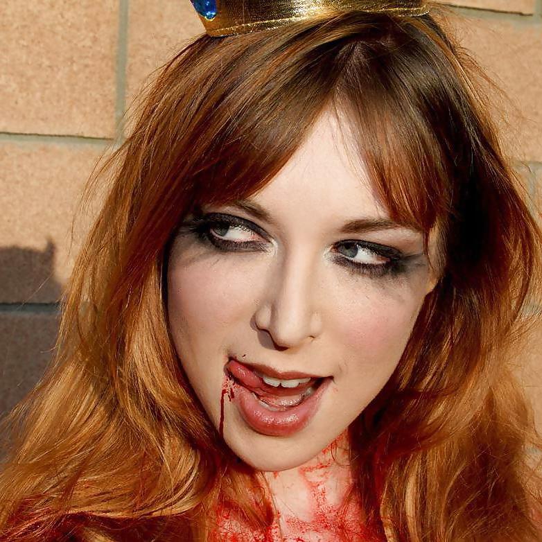 25P Lisa Foiles (non-porn)