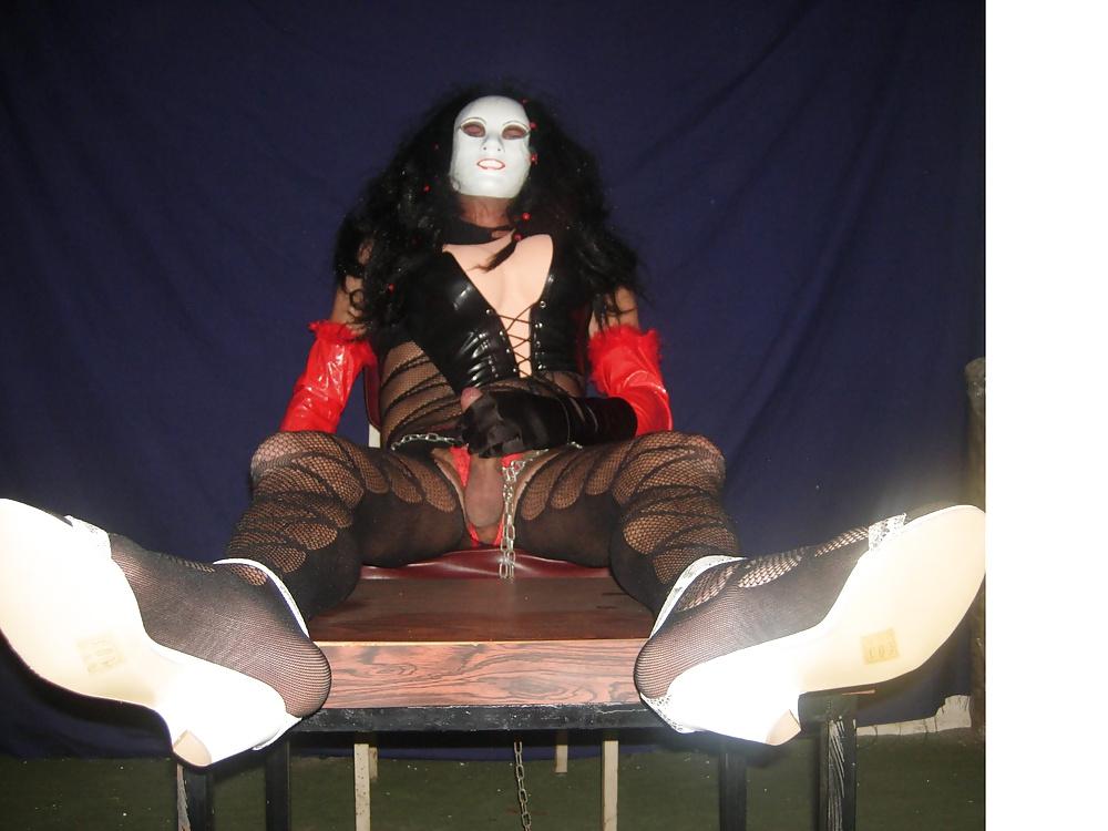 22P Crossdresser feet