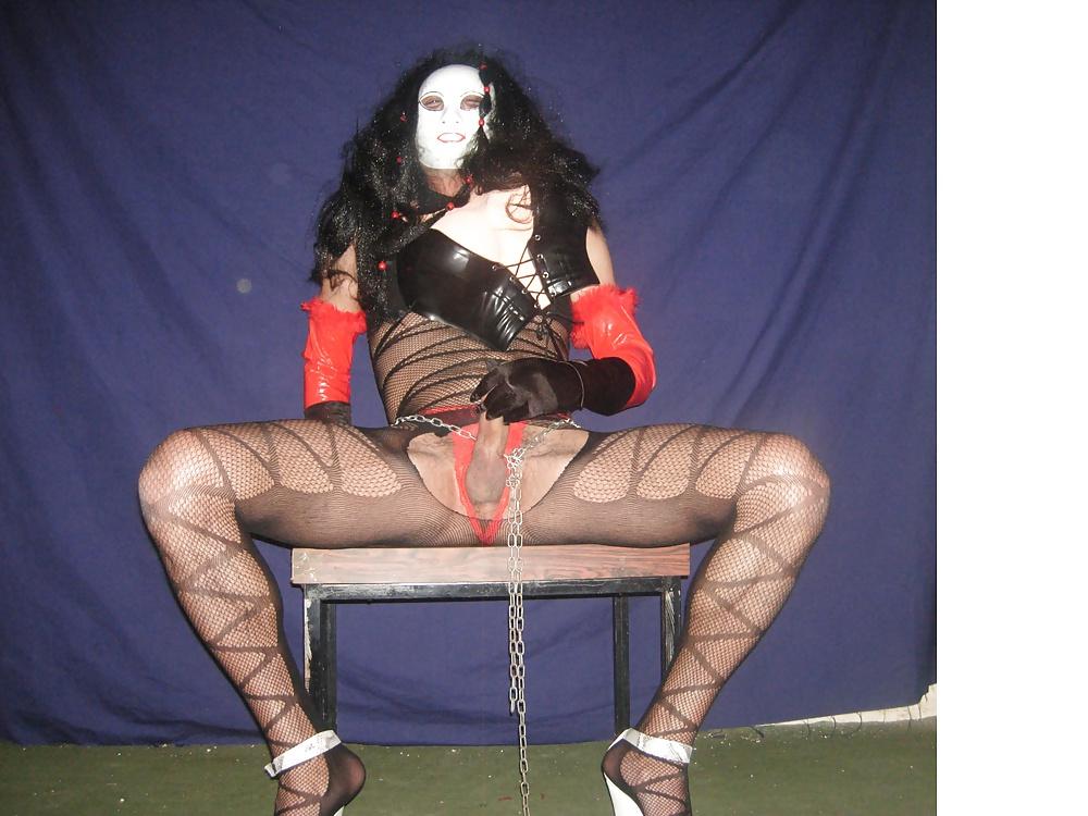 22P Crossdresser feet