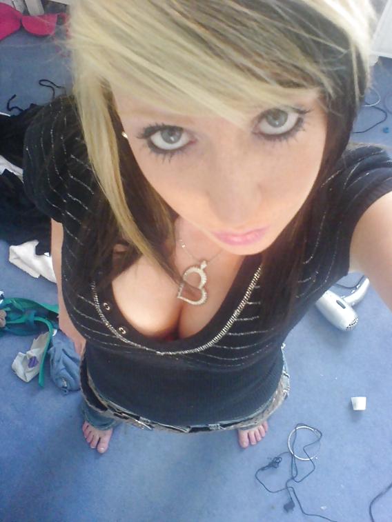 10P Emo Girls 