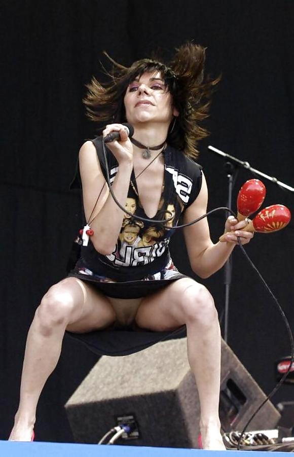 25P Celebrities upskirt