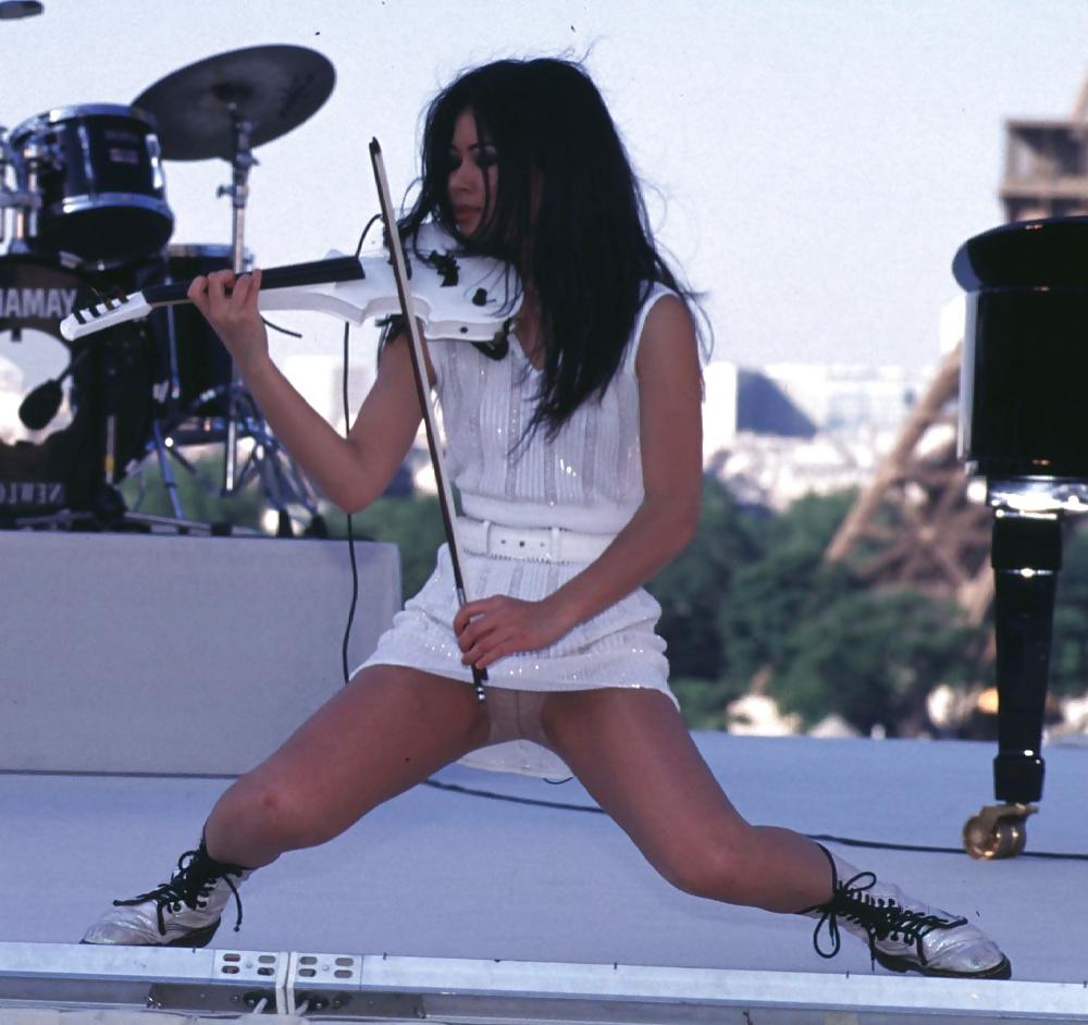 25P Celebrities upskirt