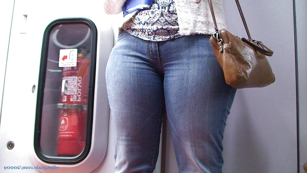 25P Candid booty