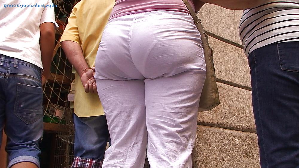 25P Candid booty