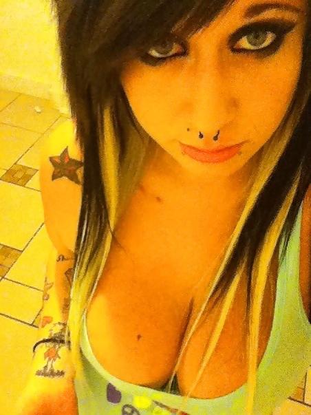 25P Hot Emo girls