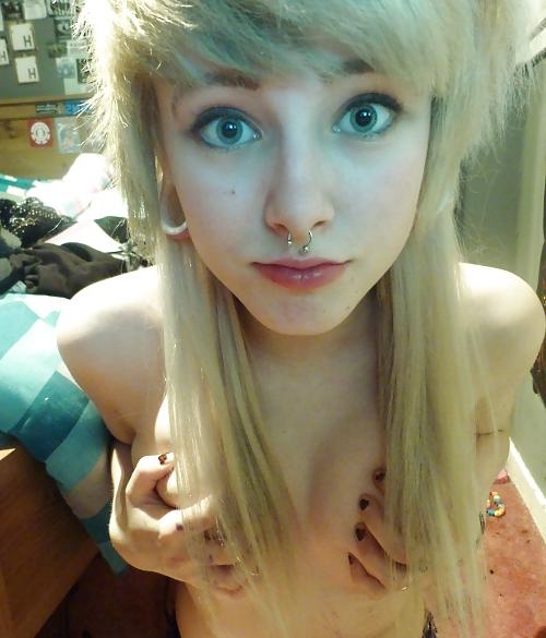 25P Hot Emo girls
