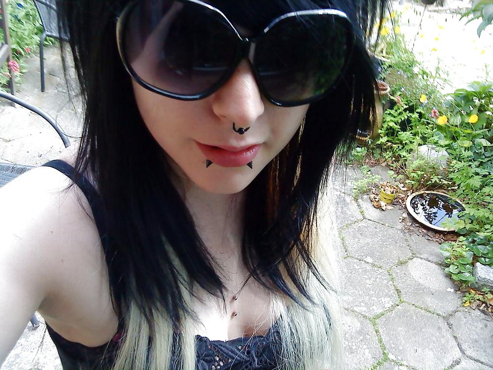 25P Hot Emo girls
