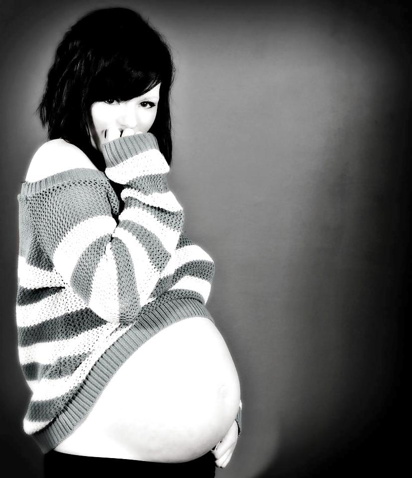 17P Erotic pregnant babes