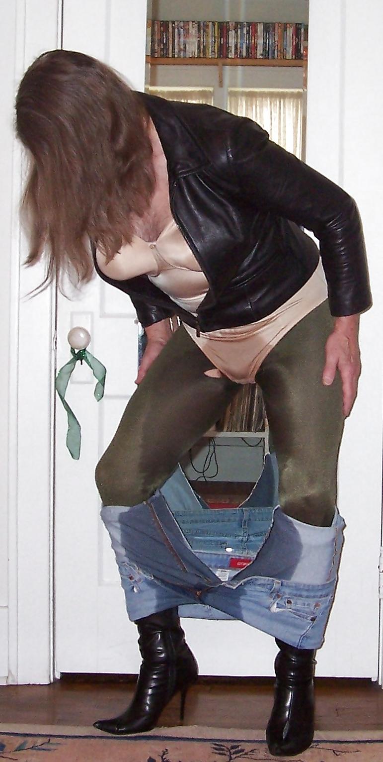 25P Crossdressing - Tight Jeans
