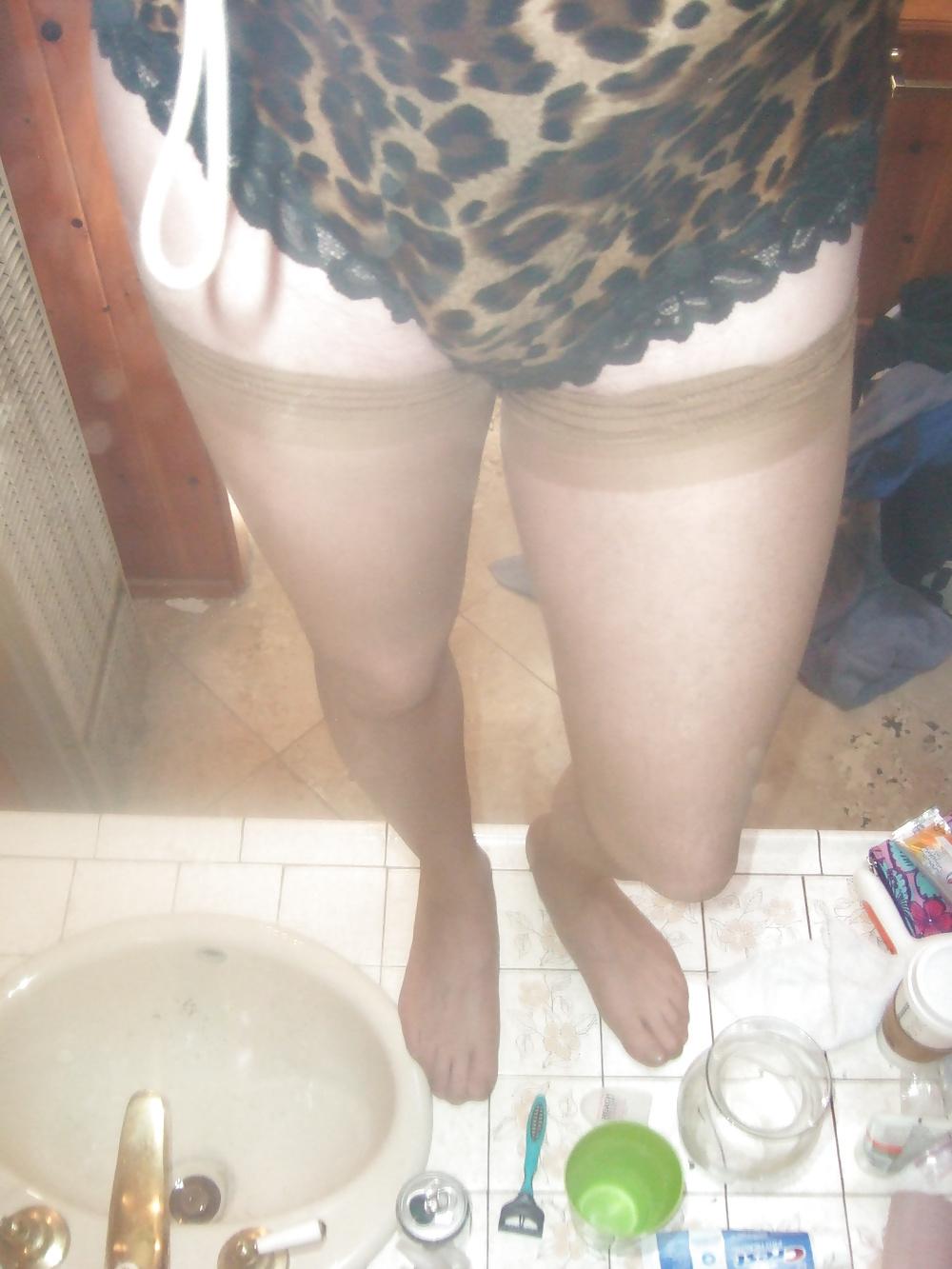 20P Amateur crossdresser in stockings