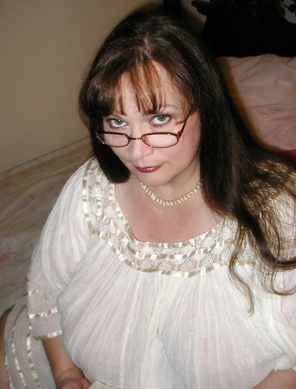 25P Fabulous SSBBW! White Nightgown (II)