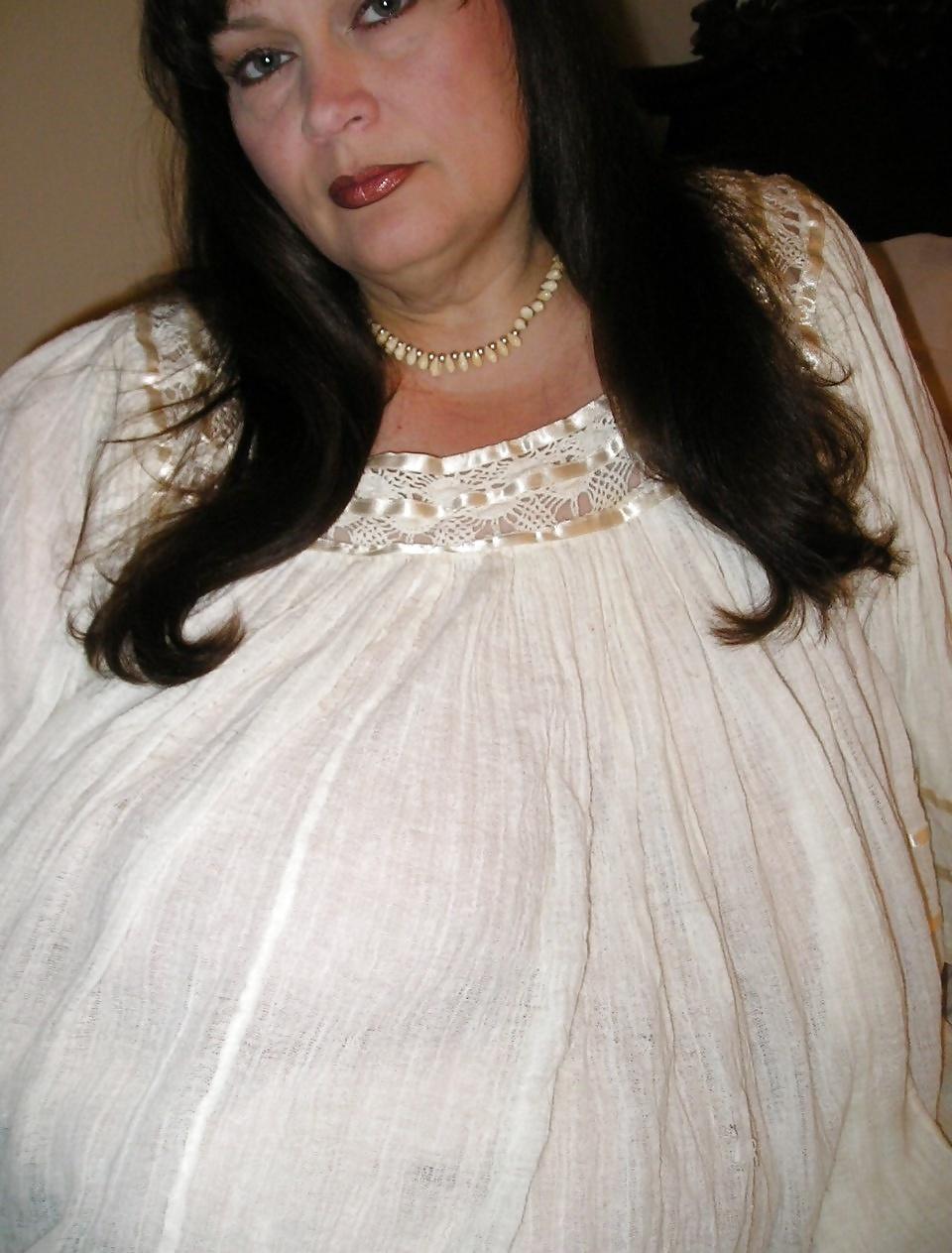 25P Fabulous SSBBW! White Nightgown (II)