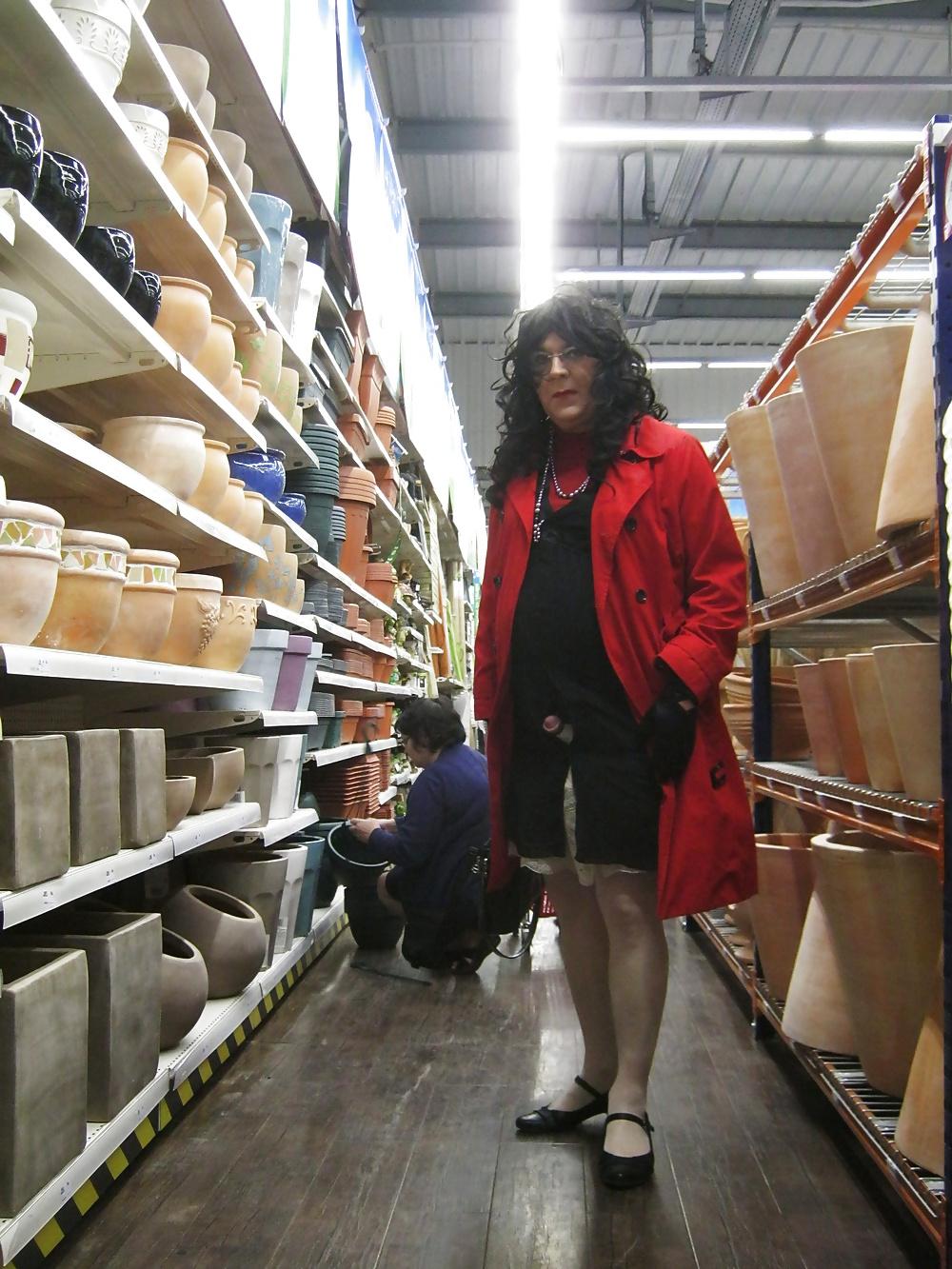 7P Crossdresser shopping no panty 