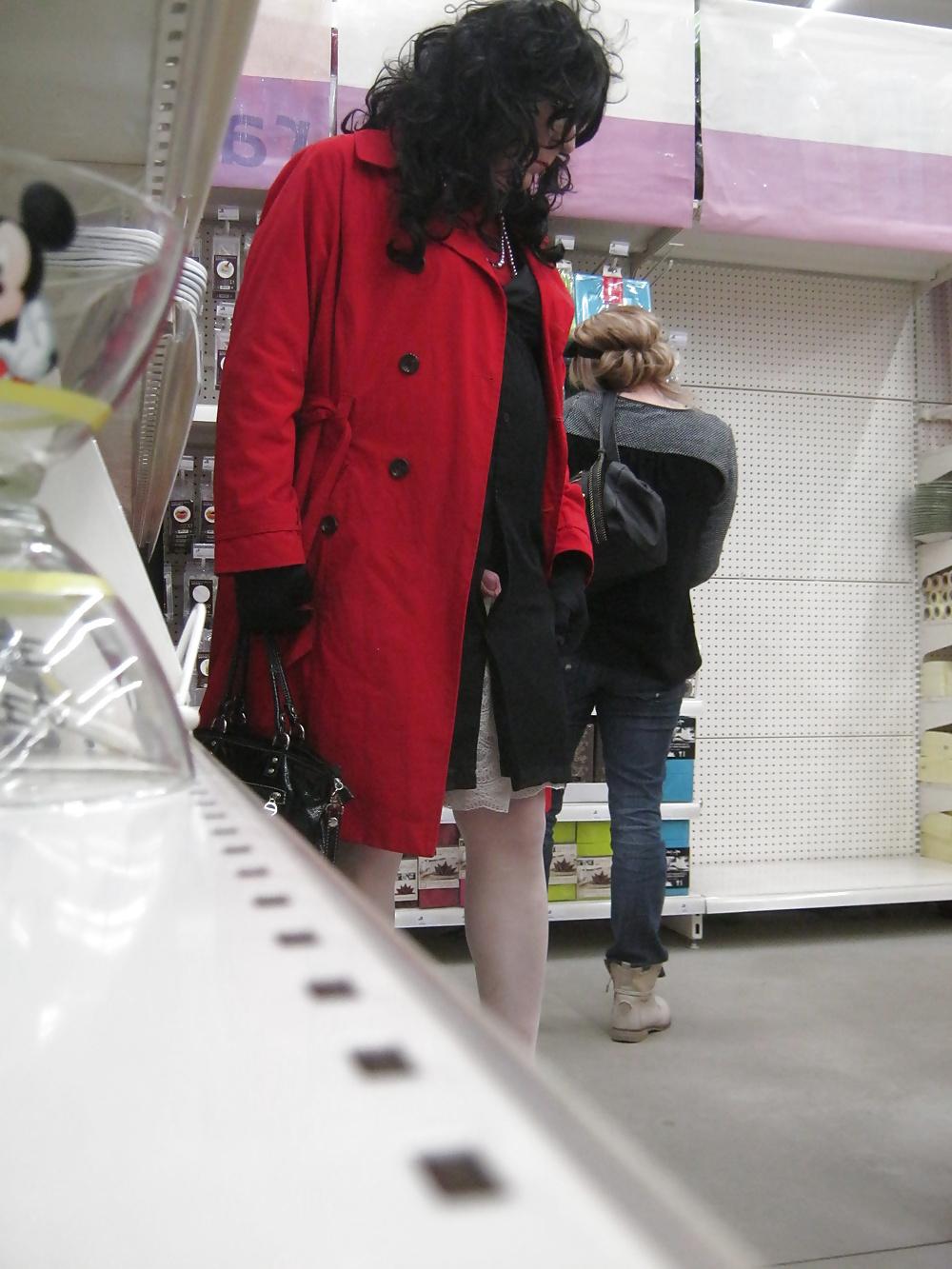 7P Crossdresser shopping no panty 